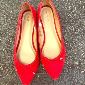 Red, pointed-toe flat shoes